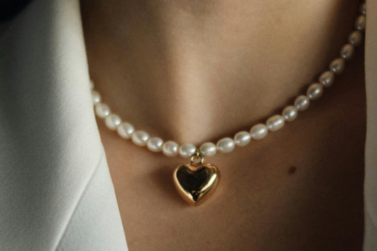 Tips to Pairing Jewelry With Cozy Fall Weather Clothing