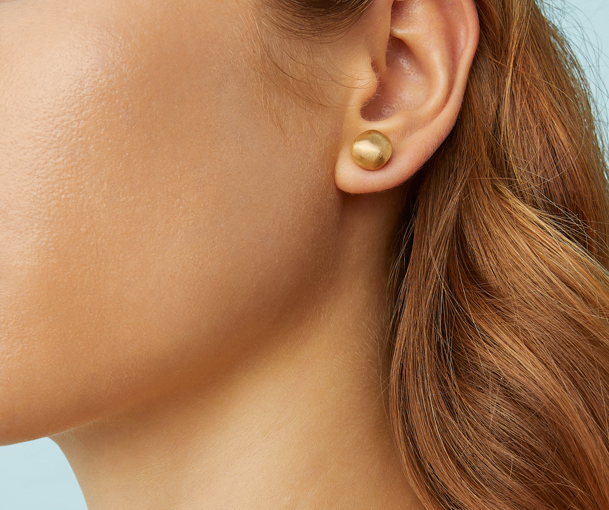 A real must-have, these 18K gold stud earrings are discreet and always elegant, perfect for everyday wear. The surface is hand-engraved using an ancient Florentine technique which gives our gold a fine, brushed texture.