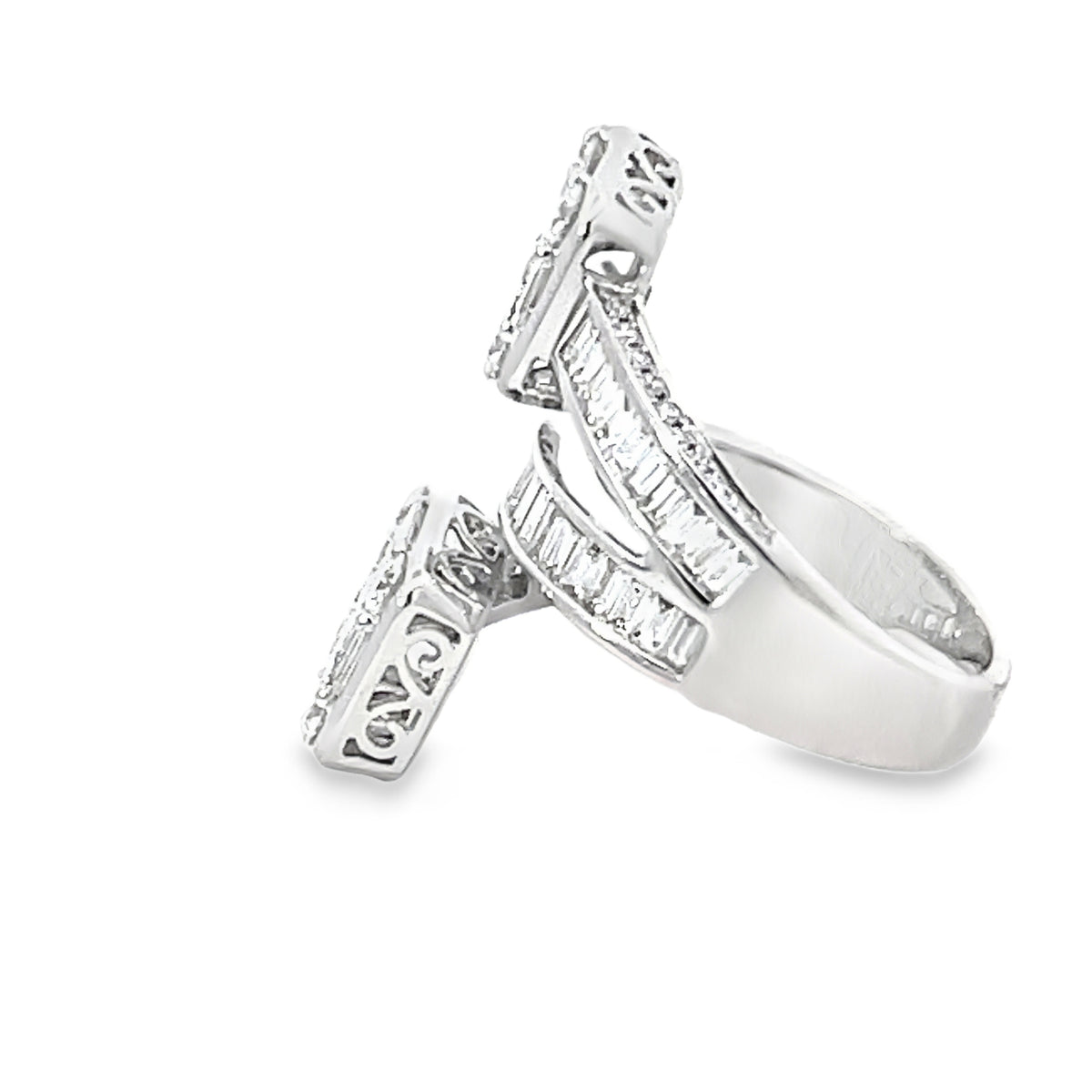 18KW DIAMOND MULTI-STONE BYPASS RING