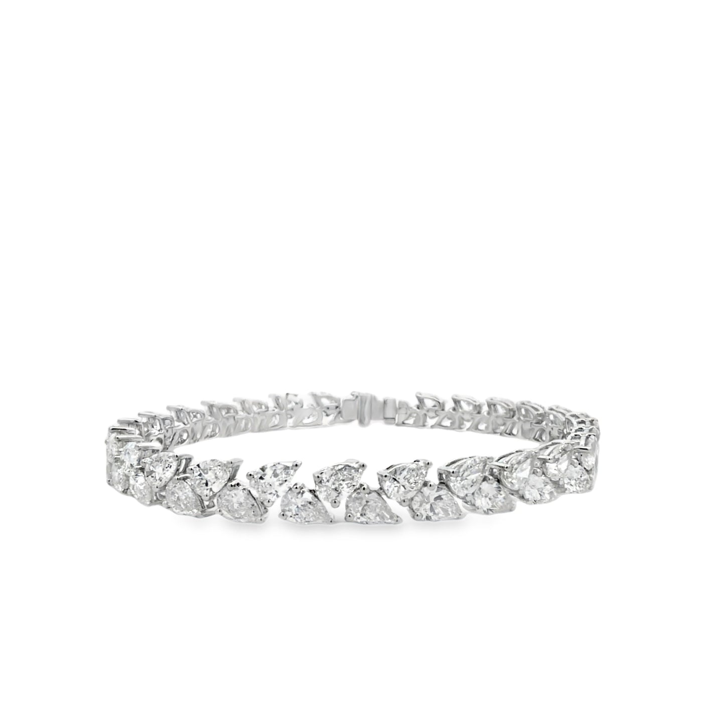 18KW ALTERNATING PEAR SHAPE DIAMOND TENNIS BRACELET