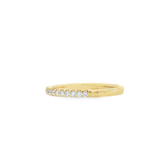 18KY PETITE PRONG 21 STONE DIAMOND BAND