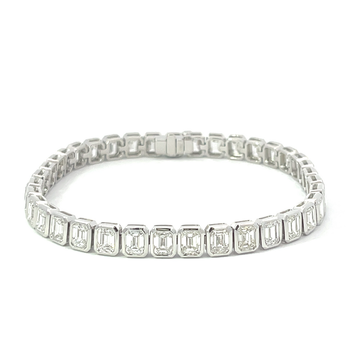 18KW EMERALD CUT DIAMOND TENNIS BRACELET