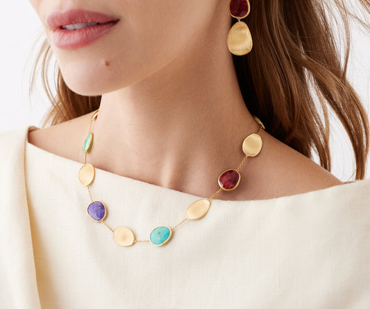 Elegant and striking, this necklace features a refined sequence of light 18K yellow gold leaves and a mix of colorful gemstones. The gold leaves are meticulously hand-engraved using the ancient Florentine technique, interspersed with a delicate chain. The perfect piece to complete any look with a vibrant touch of color.