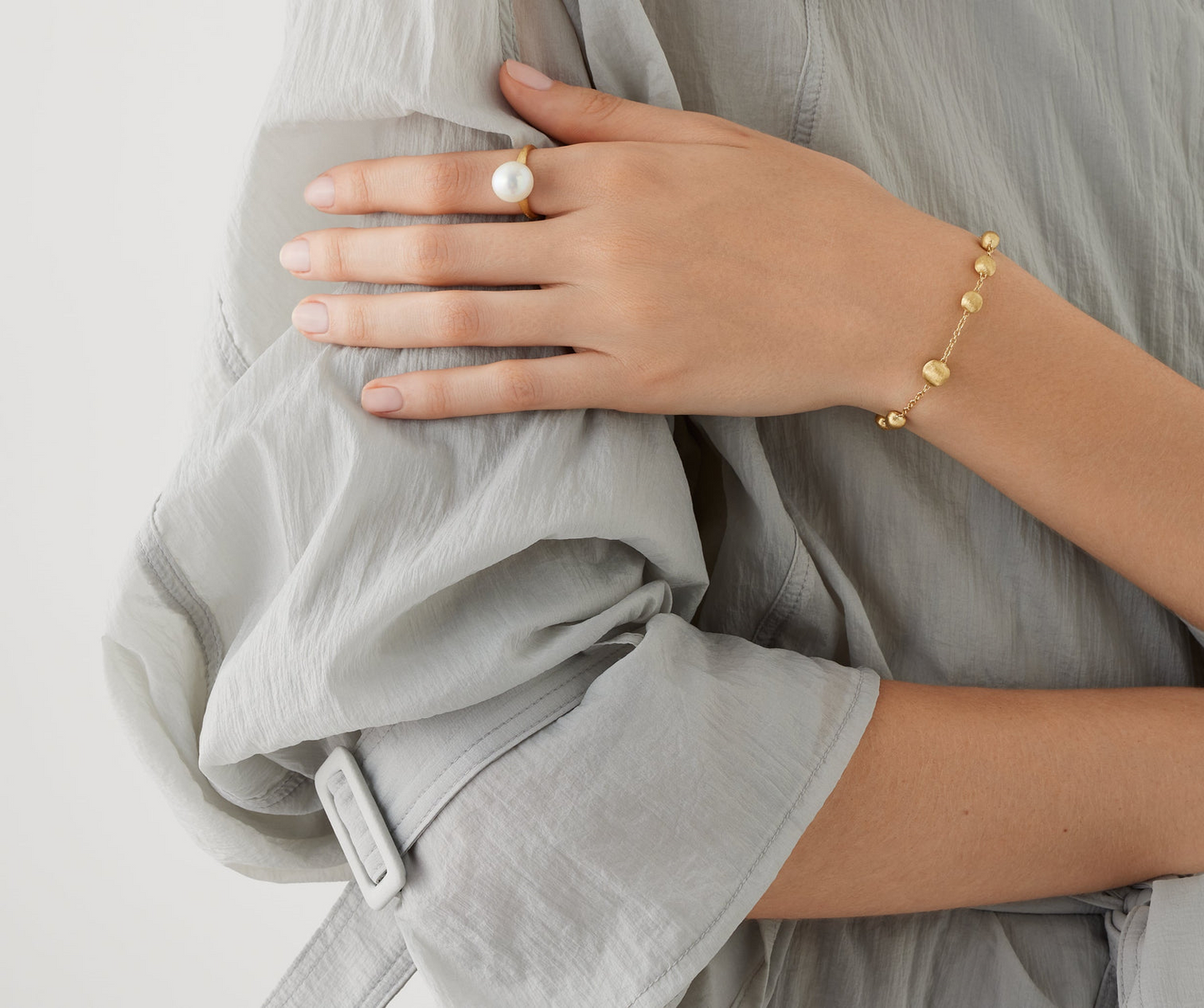 This 18K yellow gold ring is finely hand-engraved with the ancient Florentine technique which gives our gold a fine, brushed texture. A timeless pearl ring.