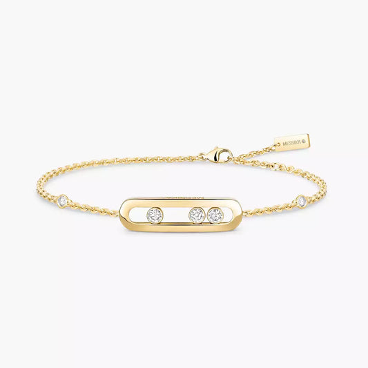 This bracelet in 18 karat yellow gold is part of Move, the signature collection of the Maison Messika.