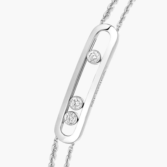 This bracelet in 18 karat white gold is part of Move, the signature collection of the Maison Messika.