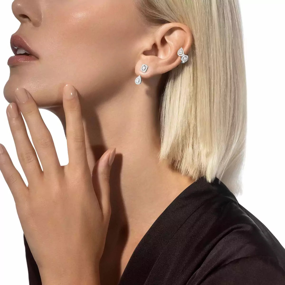 Featuring a clip system, this single clip earring in white gold is designed to be worn on the auricle of the ear.