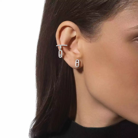 Fall for these pink gold earrings: contemporary and timeless, they will fit with all your styles.