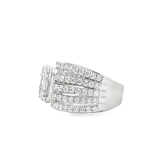 18KW DIAMOND FASHION RING