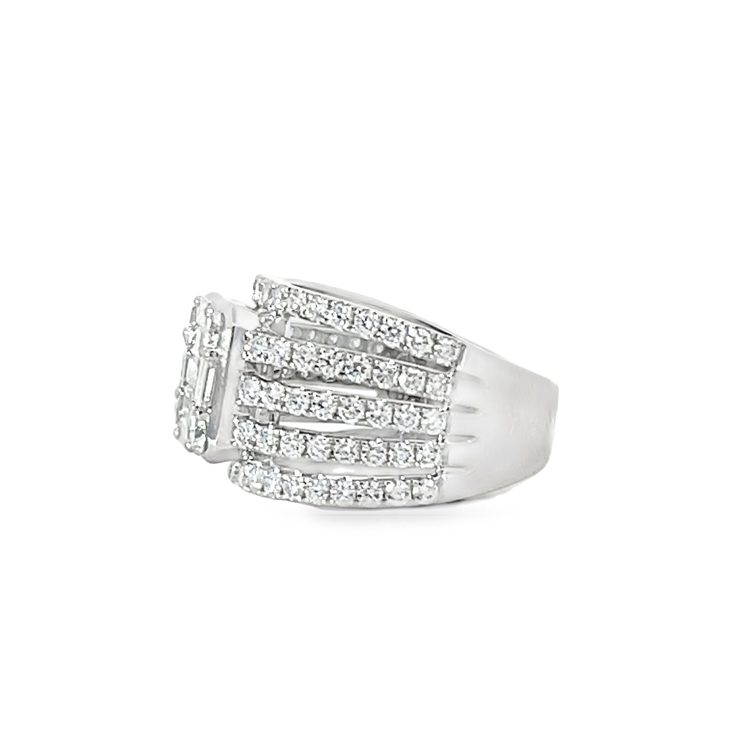 18KW DIAMOND FASHION RING