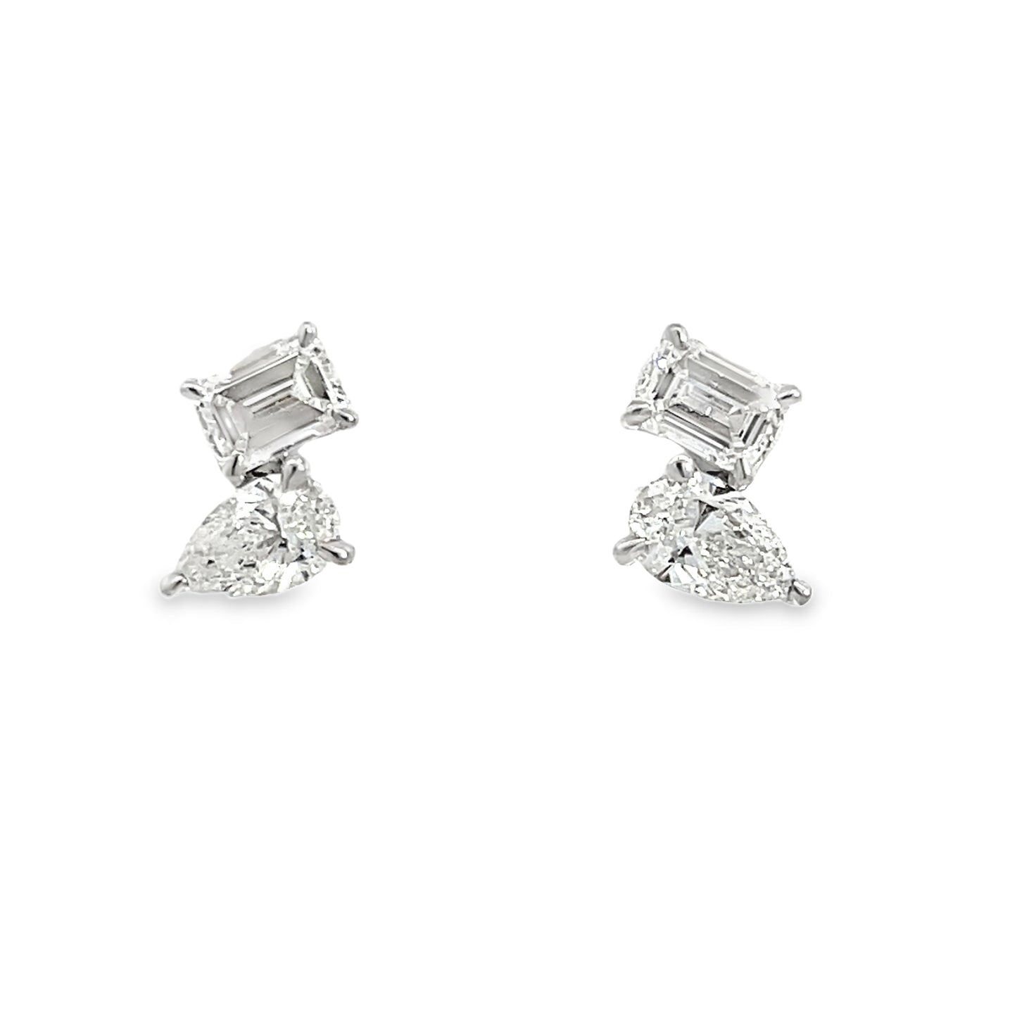 18KW PEAR AND EMERALD CUT DIAMONDS STUD EARRINGS