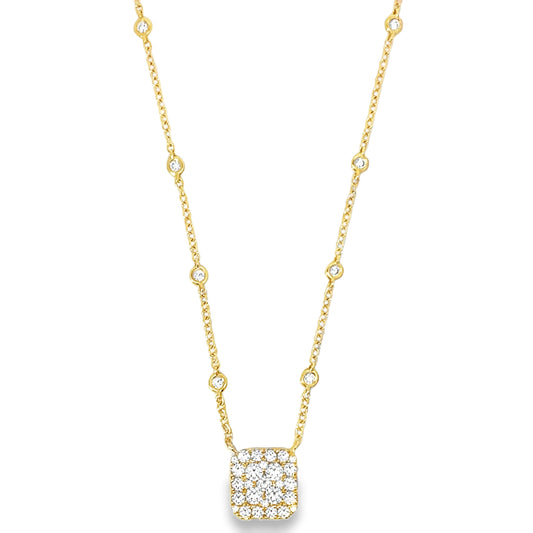 18KY DIAMOND CLUSTER PENDANT NECKLACE