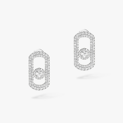The So Move collection signs a new pair of earrings featuring two moving diamonds, each 0.06 carat, with a pavé setting. These diamond-pavé earrings are elegant and bold for an ultra-trendy effect!  