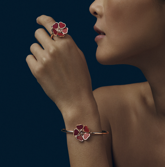 18KR HAPPY HEARTS FLOWERS CARNELIA BANGLE MED