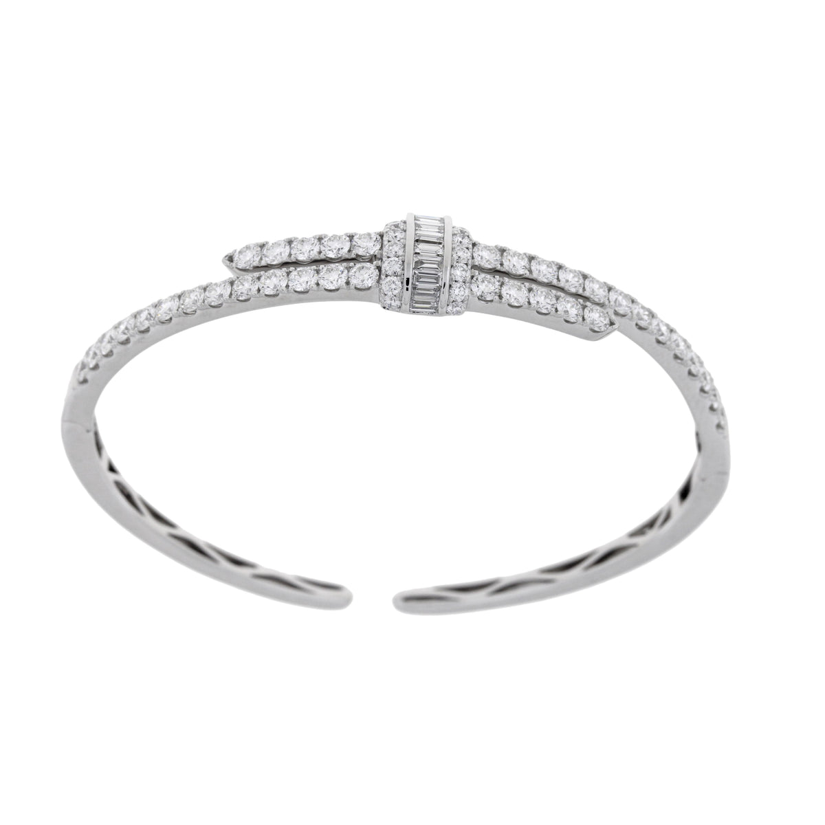 18KW DIAMOND FASHION CUFF BRACELET