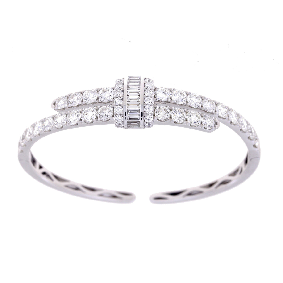 18KW DIAMOND CUFF BRACELET