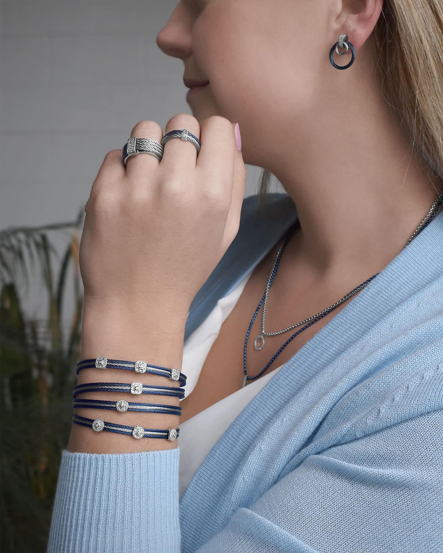 NAVY/GRAY BANGLE W/RD DIA STAT