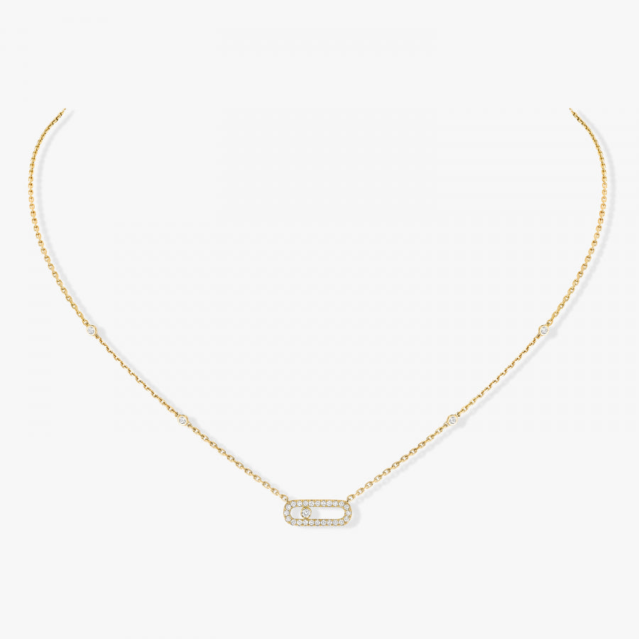 This pavé necklace in 18 karat yellow gold is part of Move, the signature collection of the Maison Messika.