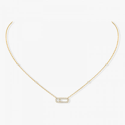 This pavé necklace in 18 karat yellow gold is part of Move, the signature collection of the Maison Messika.
