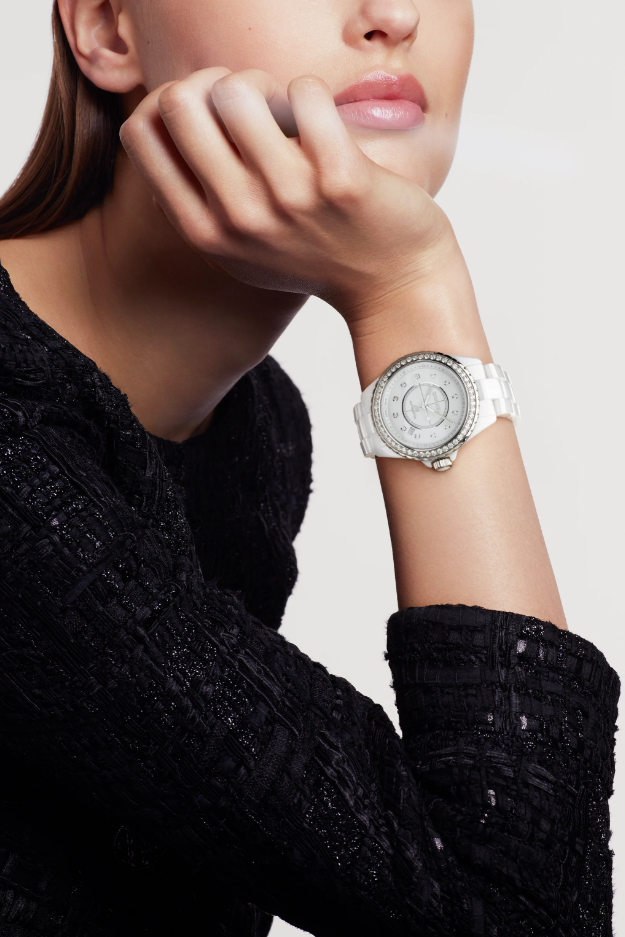 CHANEL J12 DIAMOND BEZEL WATCH CALIBER 12.1, 38MM