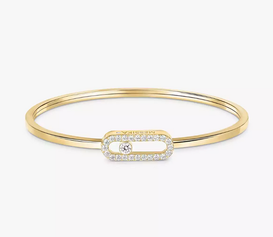 Declined in a larger version, this yellow gold thin bangle is adorned on the top with the  Move Uno pavé motif.