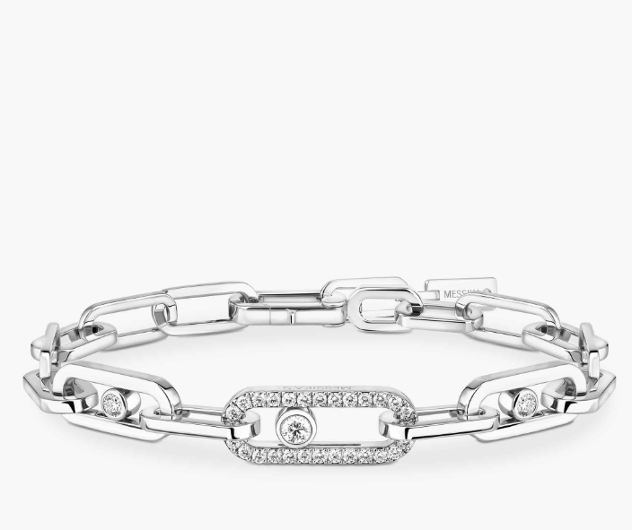 Valérie Messika reinterprets the gourmette in a daring rock version. This Move Link bracelet adapts to all styles. A unisex jewelry that will become your future must-have.