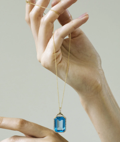 GOSHWARA 18KY BLUE TOPAZ EMERALD CUT HALO PENDANT