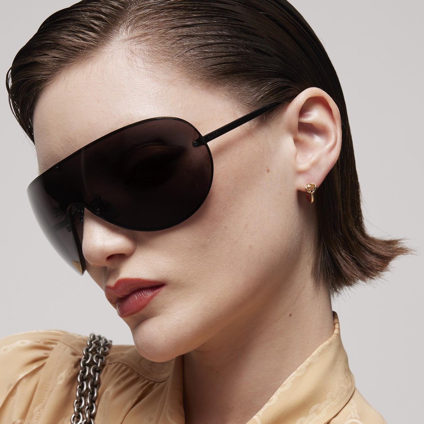 18KY GUCCI INTERLOCKING SMALL HOOP EARRINGS