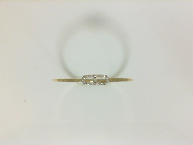 Declined in a larger version, this yellow gold thin bangle is adorned on the top with the  Move Uno pavé motif.