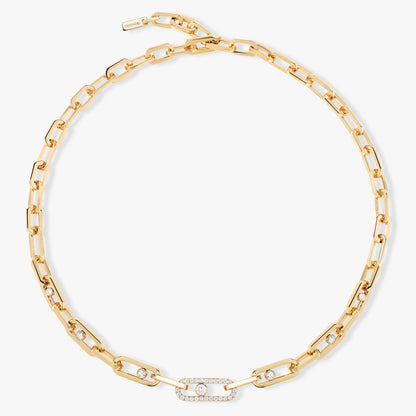 This Move Link necklace features Messika's signature Move motif in a rock version. A unique creation that will add a touch of sparkle to your look.
