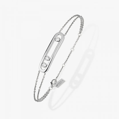 This bracelet in 18 karat white gold is part of Move, the signature collection of the Maison Messika.