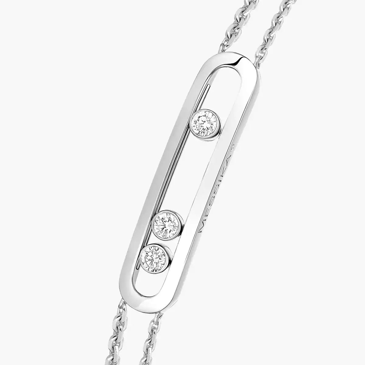 This bracelet in 18 karat white gold is part of Move, the signature collection of the Maison Messika.