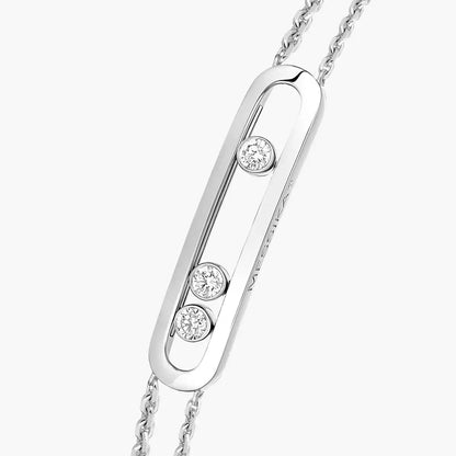 This bracelet in 18 karat white gold is part of Move, the signature collection of the Maison Messika.