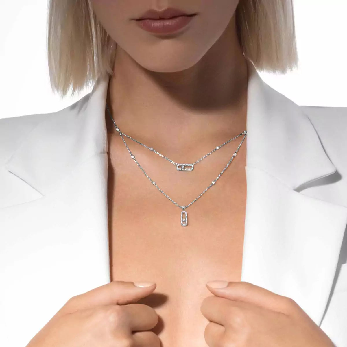 These Move Uno pavé necklace in 18 karat white gold is part of Move, the signature collection of the Maison Messika.