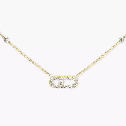 This pavé necklace in 18 karat yellow gold is part of Move, the signature collection of the Maison Messika.